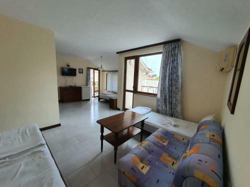 Lazur Hotel