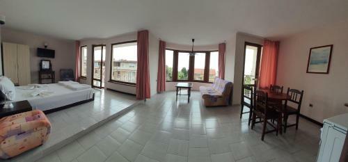 Lazur Hotel