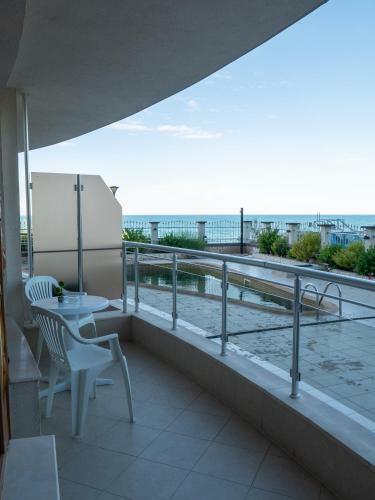 Studios Apartments Sea View