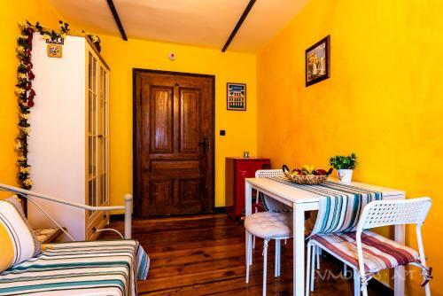 Art Apartment Evmolpias Near Roman Stadium