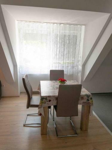 Lovely 2 Bedroom Apartment In Central Lindau