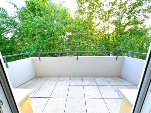 Zimmer Mit Blick Ins Gr�ne In Wg-wohnung
