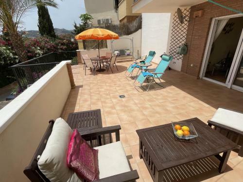 Charming 2 Bed Apartment With Pool