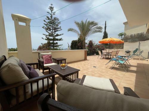Charming 2 Bed Apartment With Pool