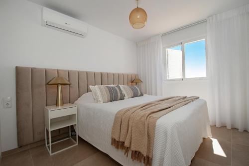 Luxury 5-bed House With Jacuzzi Sea Views Pool