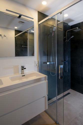 Luxury 5-bed House With Jacuzzi Sea Views Pool