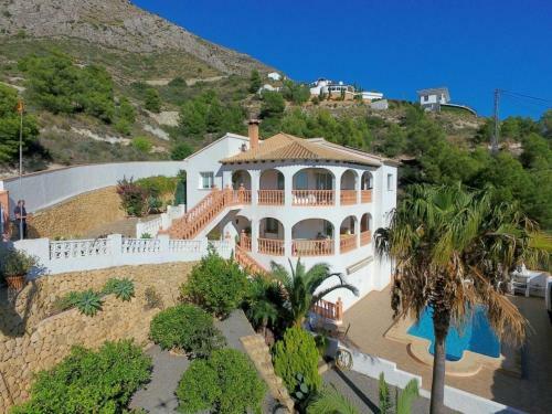 Large Chalet With Private Pool