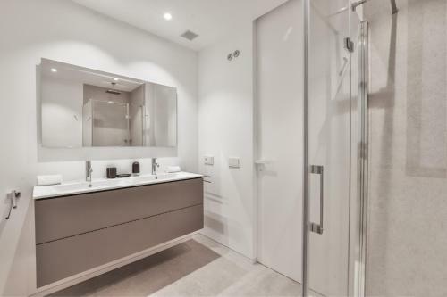 Infinity 1-6 Luxe Sea View 2b
