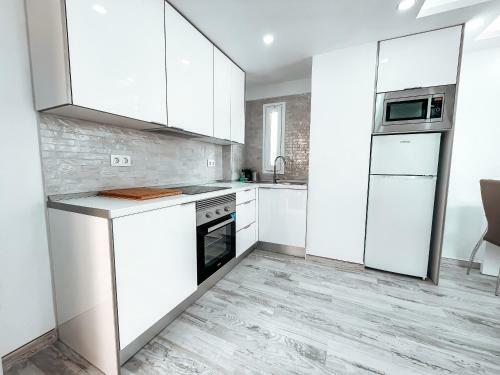 Shiny Apartment Next To The Beach