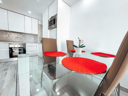 Shiny Apartment Next To The Beach