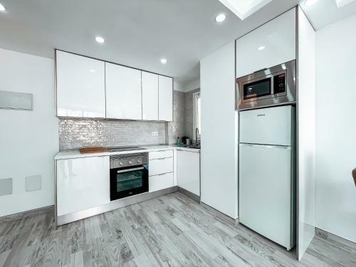 Shiny Apartment Next To The Beach