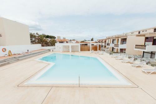 Modern And Spacious Apartment With Terrace And Swimming Pool