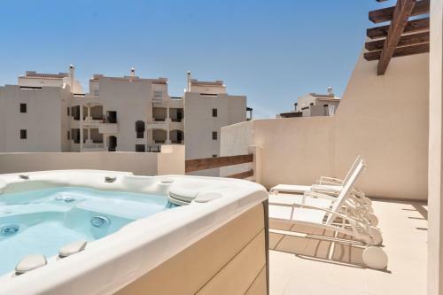 Bentor 3-1 Penthouse Jacuzzi Pool View 3b
