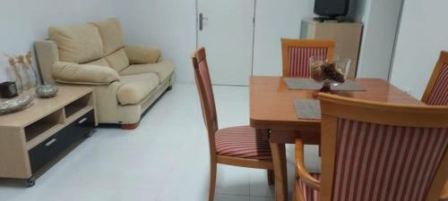 Apartamento Dos Dormitorios En Primavera Totalmente Reformado