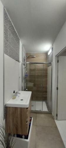 Apartamento Dos Dormitorios En Primavera Totalmente Reformado