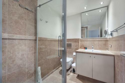 Alzaro 1-2 Deluxe Sea View & Jacuzzi 3b