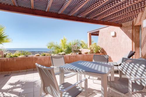 Alzaro 1-2 Deluxe Sea View & Jacuzzi 3b