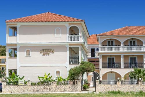 Hostal Athina Apartments