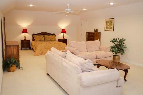 Lafayette Manor & Winery Bed & Breakfast