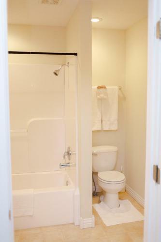 Lafayette Manor & Winery Bed & Breakfast