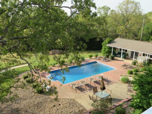 Lafayette Manor & Winery Bed & Breakfast