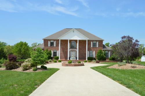 Lafayette Manor & Winery Bed & Breakfast