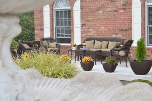 Lafayette Manor & Winery Bed & Breakfast
