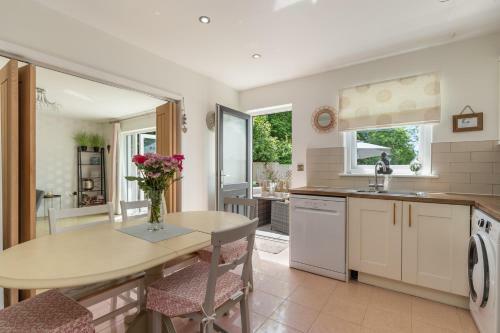 Parsonage Cottage- Peaceful, Dog Friendly Cottage