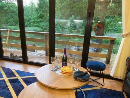 Cackle Hill Lakes, Kingfisher Lodge