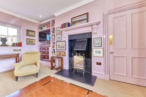 River View: Characterful Townhouse, Stunning Views