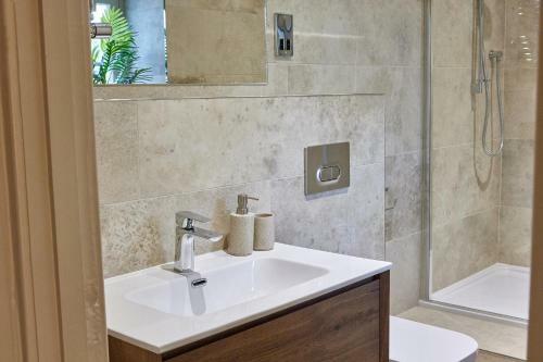 River View: Characterful Townhouse, Stunning Views