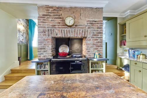 River View: Characterful Townhouse, Stunning Views