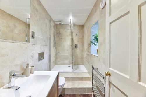 River View: Characterful Townhouse, Stunning Views