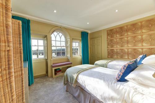 River View: Characterful Townhouse, Stunning Views