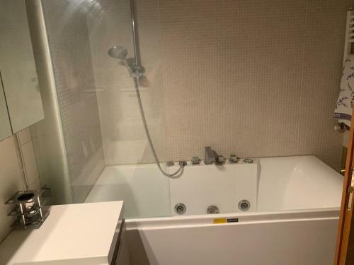 Apartamento Besiki Business Center