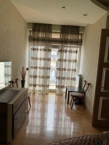 Apartamento Besiki Business Center