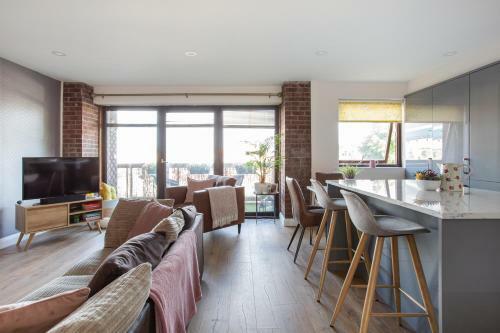 New Lisburn Road Apartment - Free Parking