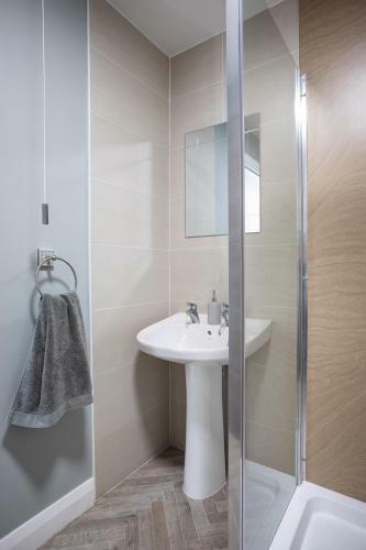 New Lisburn Road Apartment - Free Parking