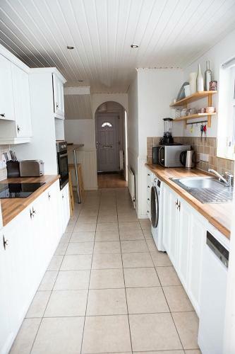 Cheerful 2 Bedroom House With Patio And Home Office