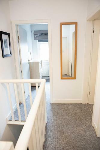 Cheerful 2 Bedroom House With Patio And Home Office