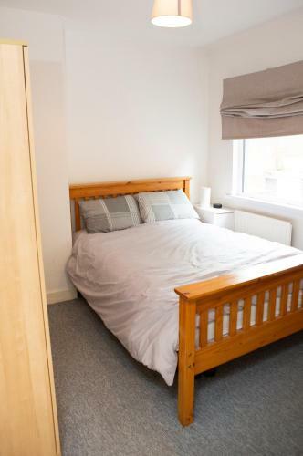 Cheerful 2 Bedroom House With Patio And Home Office
