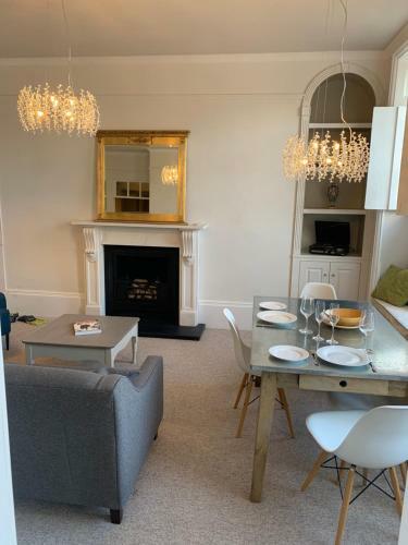 Bijoux Central Bath Period Apartment And Parking