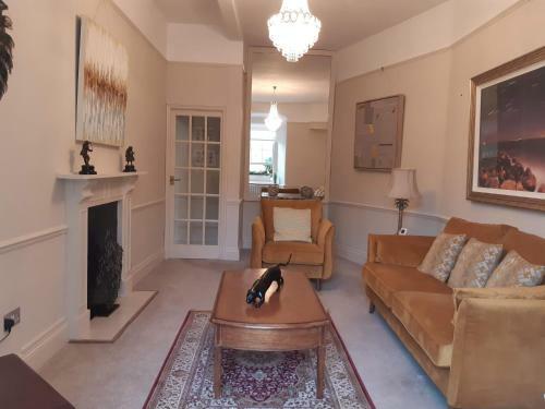 Royal Crescent Courtyard Apartment