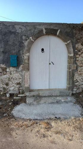 1836 Historic Stone House Goudianika
