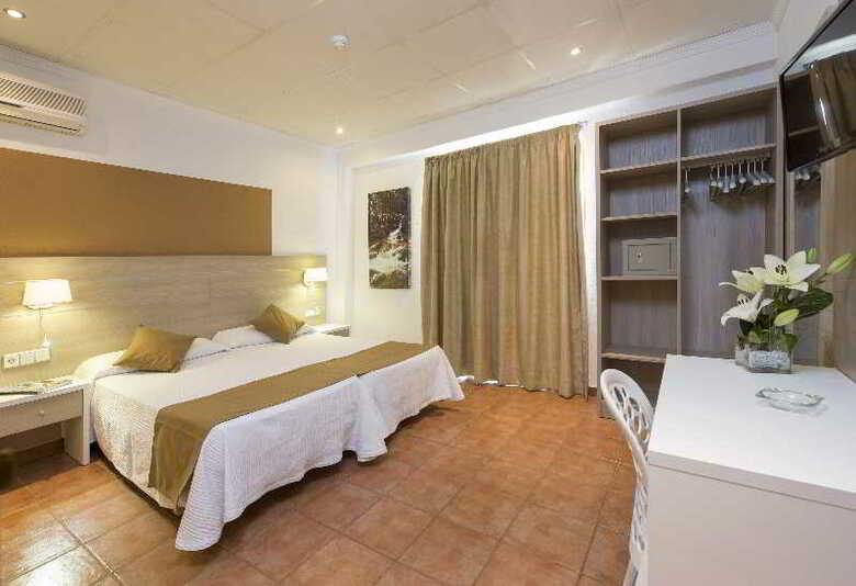 Hostal Adelino