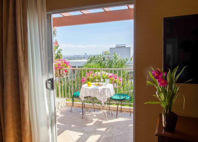 Best Western Plus Sunset Plaza Hotel