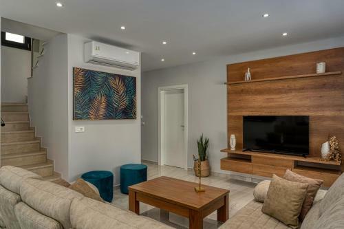 Johnny's White Luxury Villa