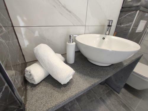 Apartment Valentina - Private Pool,200m From Beach