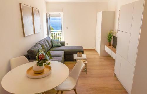 Sea And Mountain View Apartments