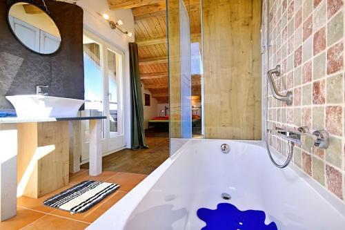 Romantic Villa Leon With Private Pool & 5 Bedrooms